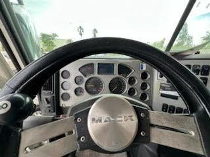 Used 2013 Mack Pinnacle