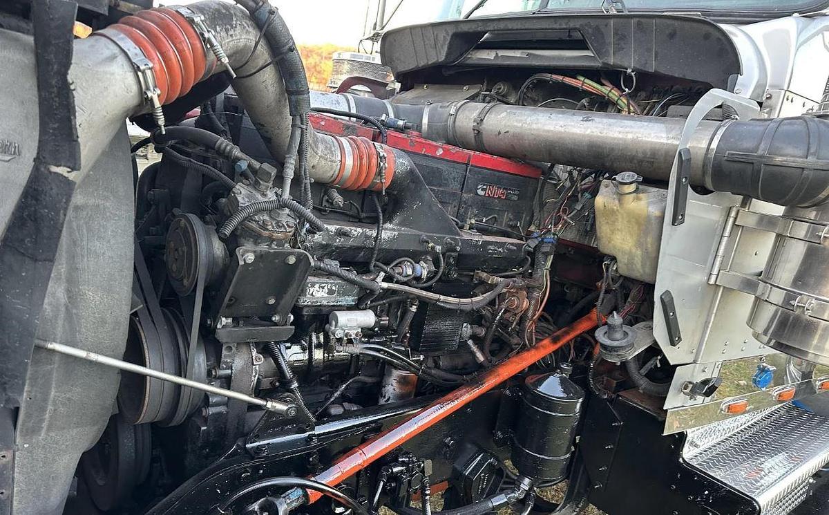 Used 1999 KENWORTH W900 Sleeper Semi Truck