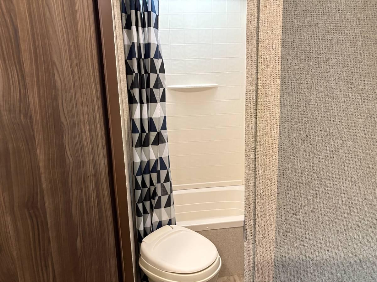 Used 2018 Coachmen Apex Travel Trailer