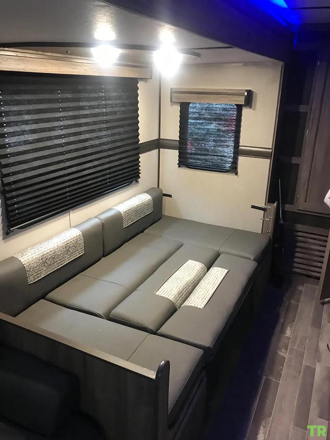 Used 2021 Crossroads Zinger 331BH