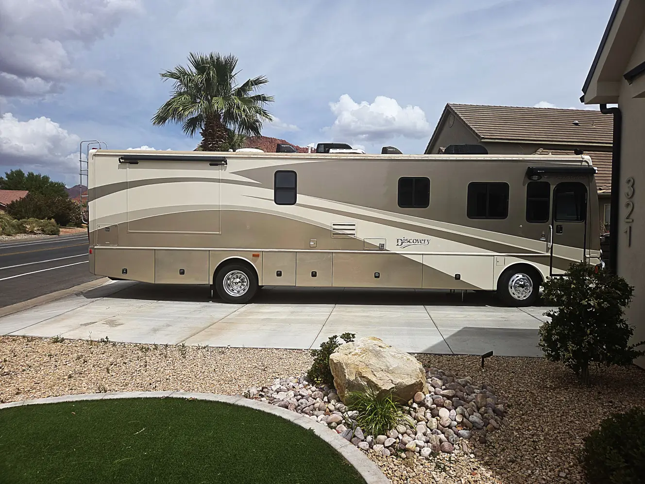 Used 2007 Fleetwood Discovery 39V
