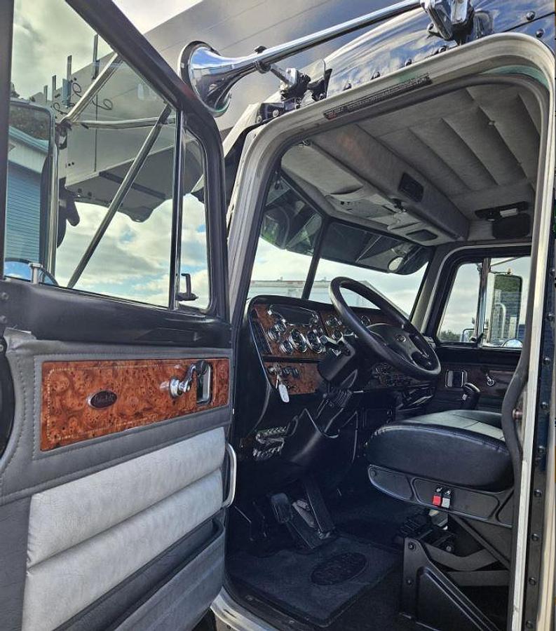 Used 2003 Peterbilt 357 Crane