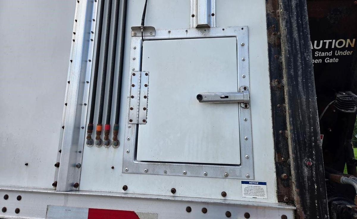 Used 2021 Valley Farms Industries Belt Trailer