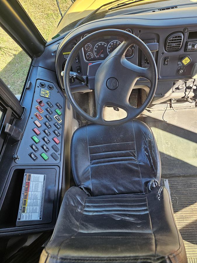 Used 2009 Freightliner Bus