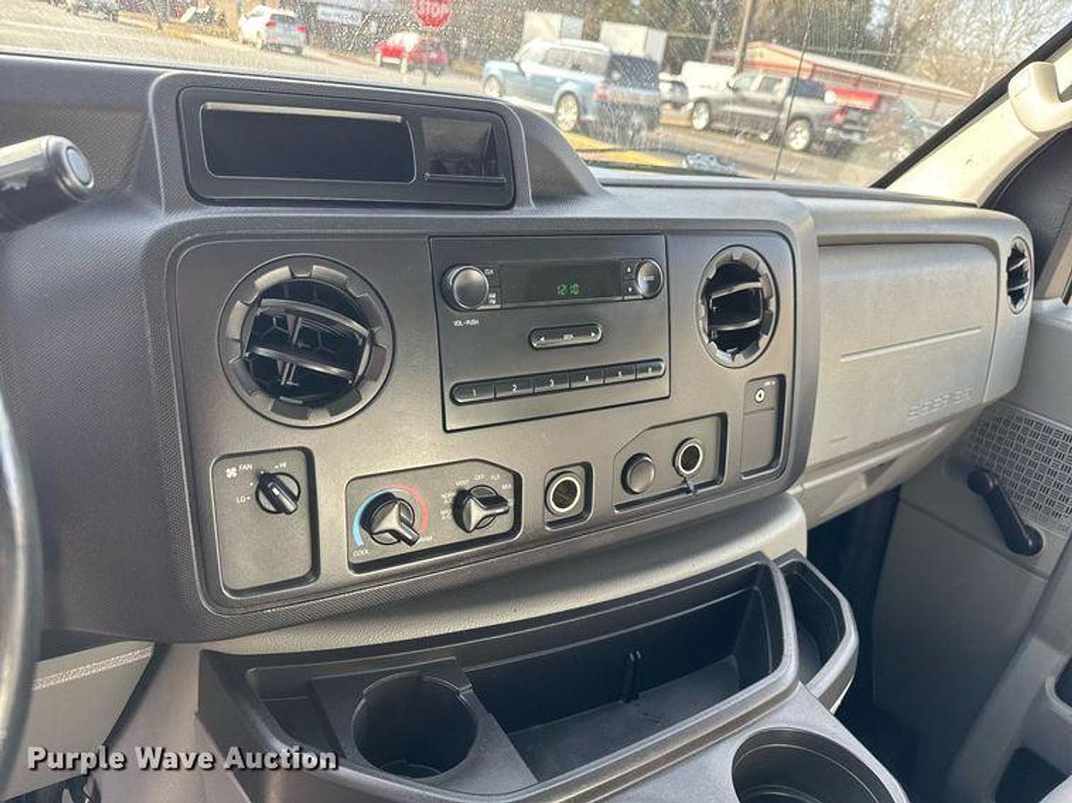 Used 2012 Ford E350 Super Duty Box Truck