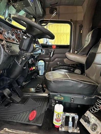 Used 2005 Peterbilt 379 Wrecker Tow Truck