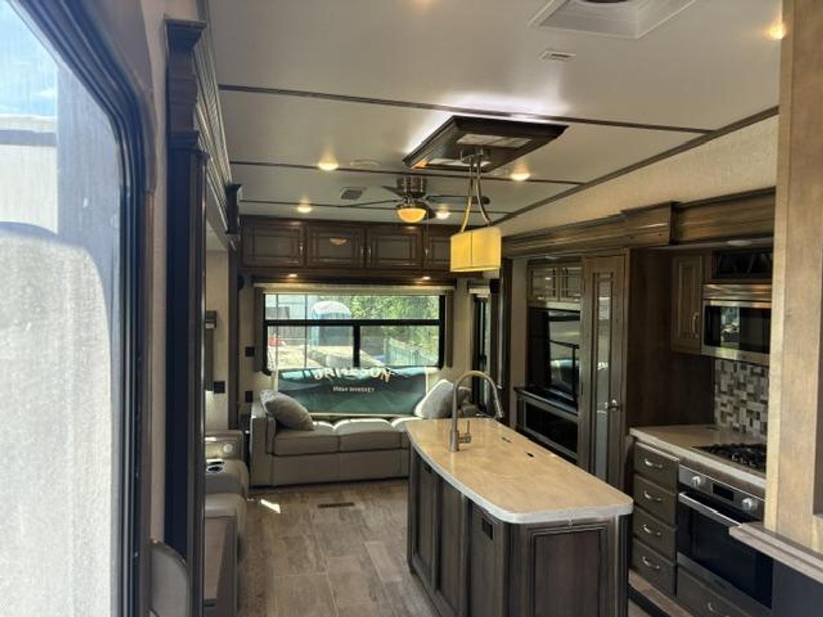 Used 2019 Keystone Montana Legacy Edition Series M-3930FB