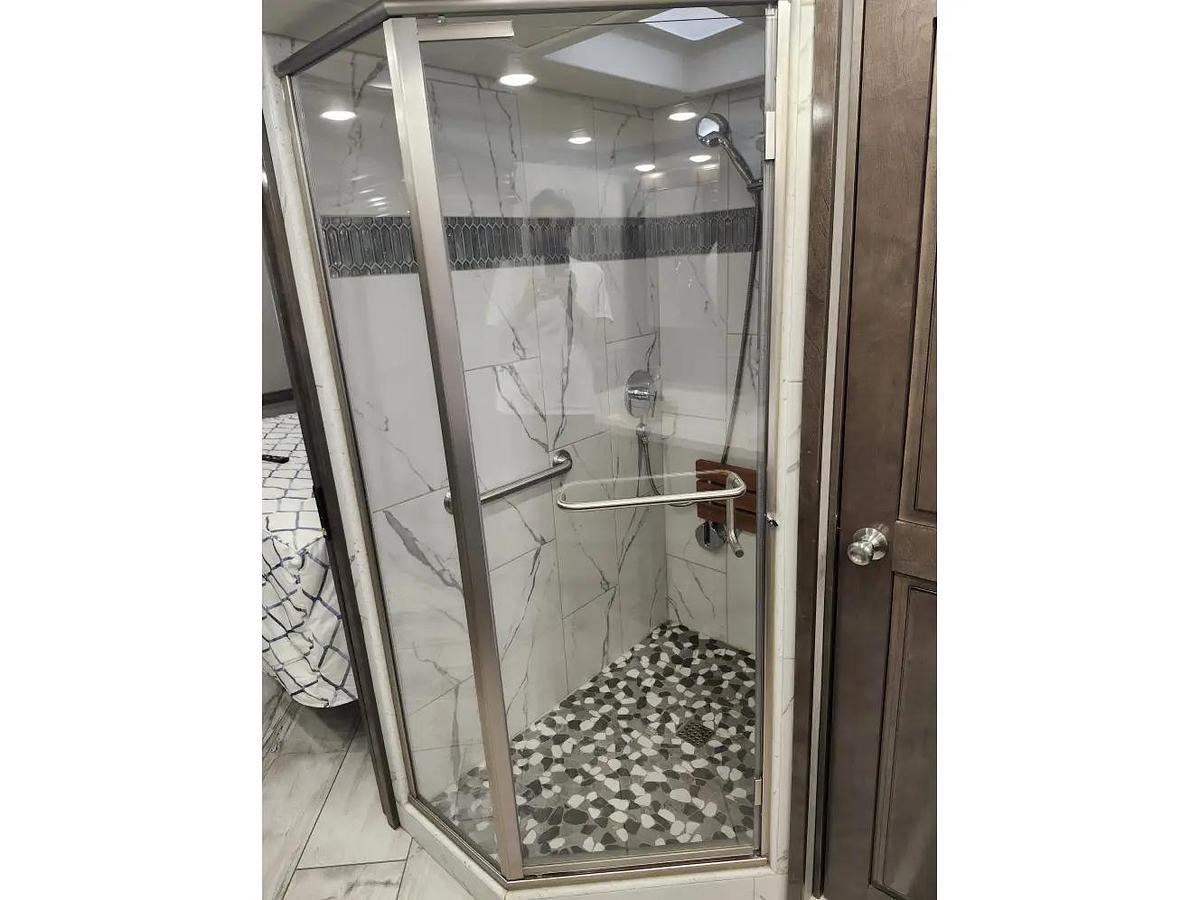 Used 2022 Fleetwood Discovery Lxe 44s