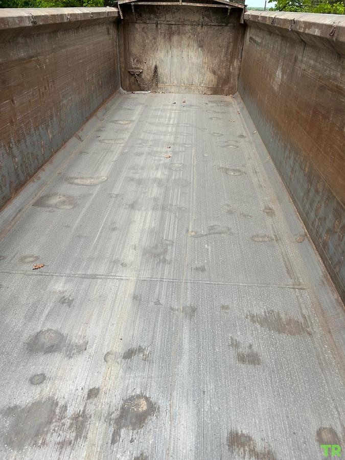 Used 2000 International 9900I Commercial Truck