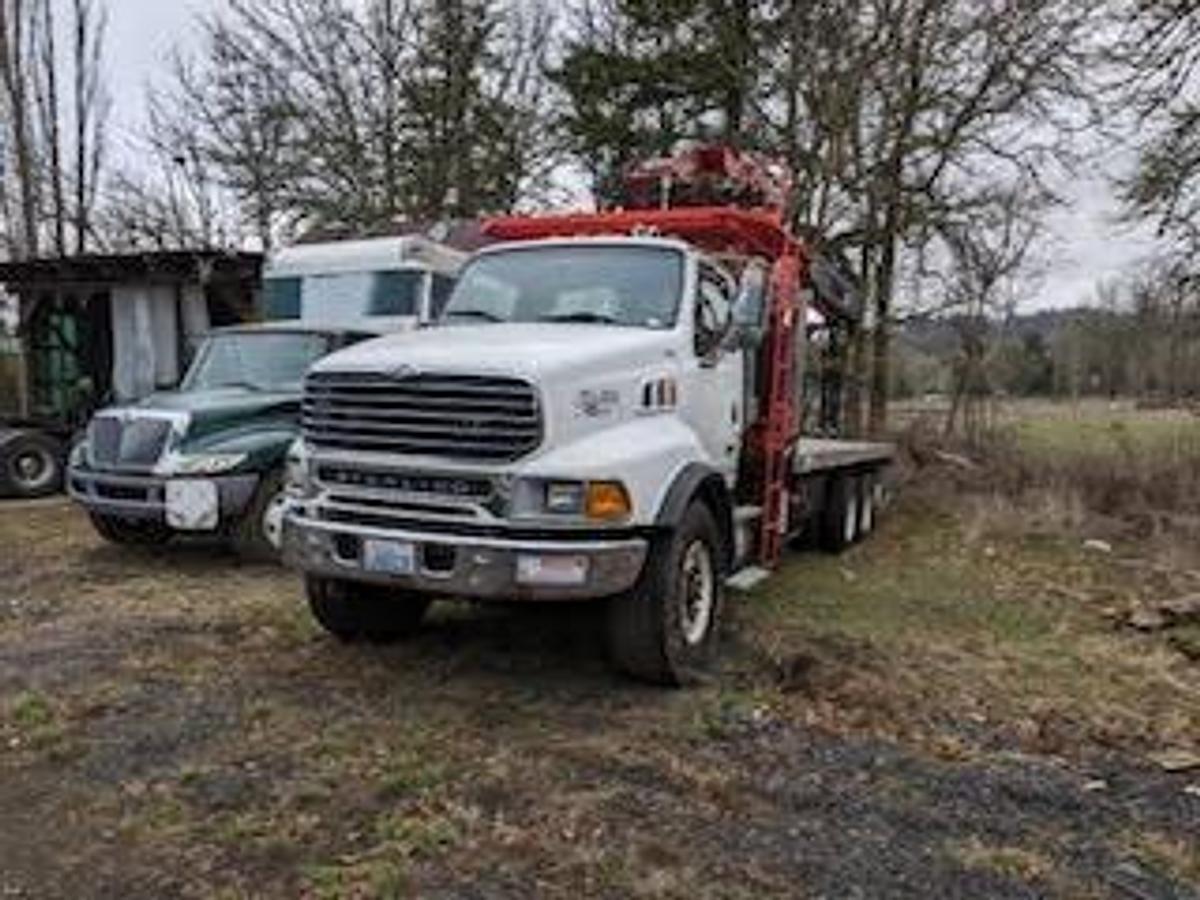 Used 2006 Sterling 9500 Knuckelboom Truck