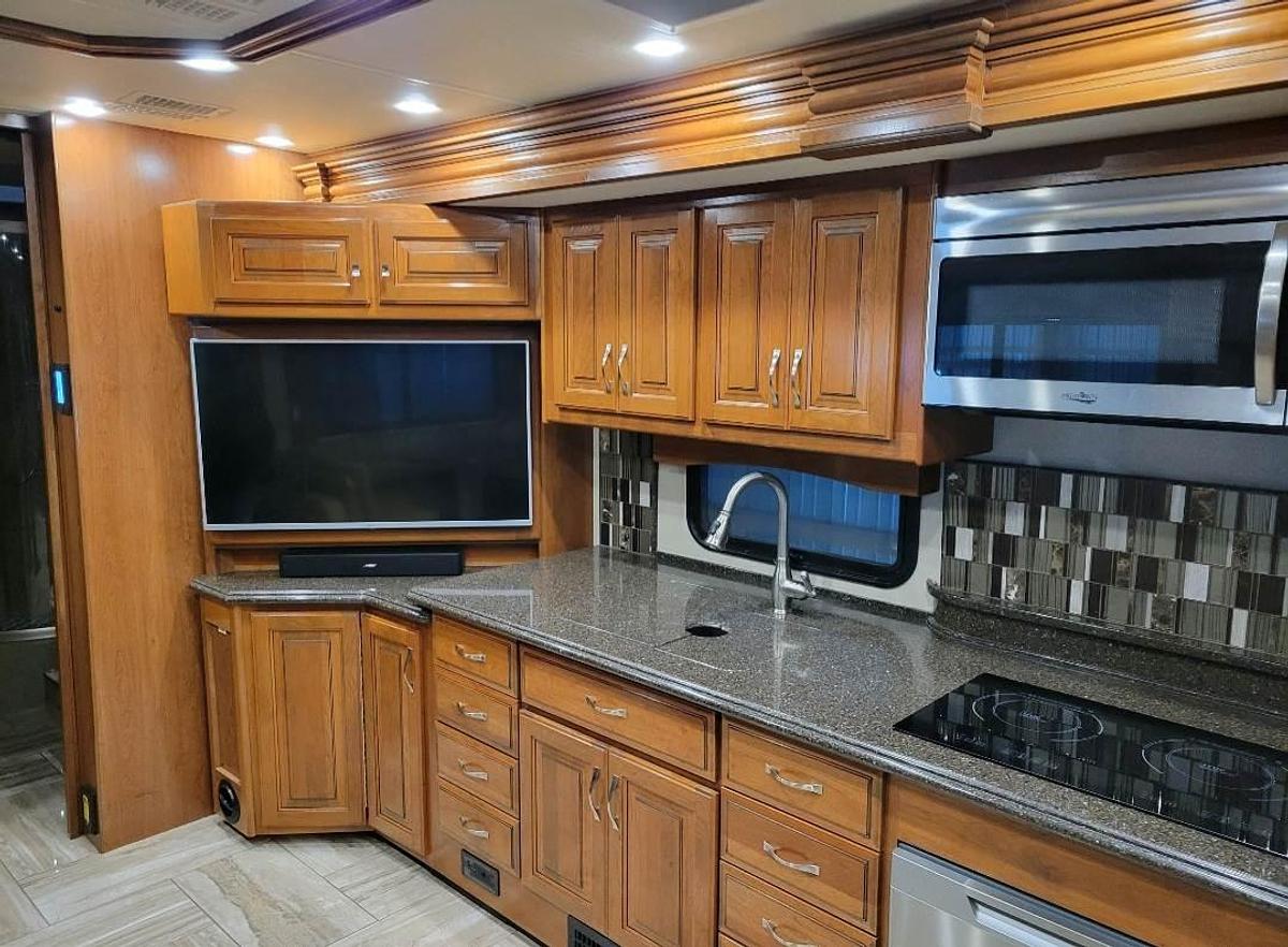 Used 2017 Fleetwood Discovery 39G
