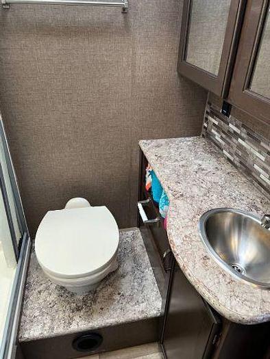 Used 2019 Thor Fourwinds 28Z