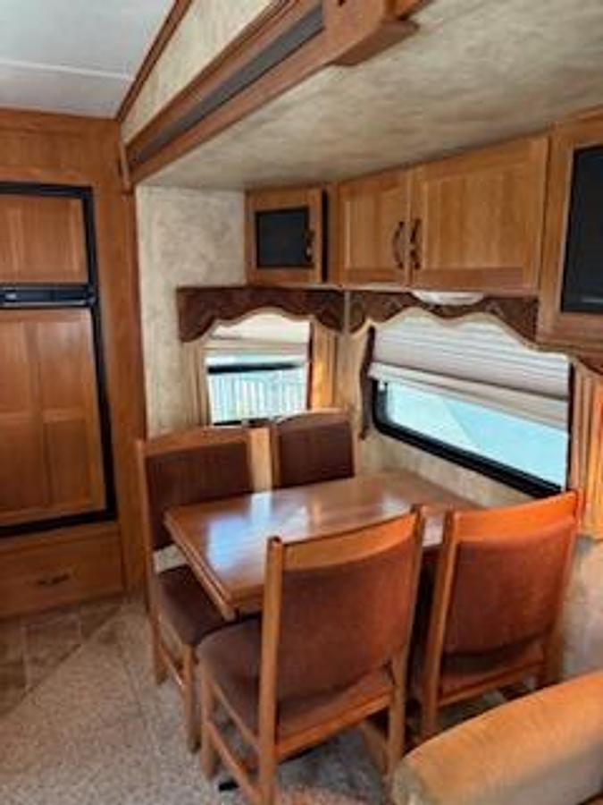 Used 2010 Keystone Montana Mountaineer Fifth Wheel
