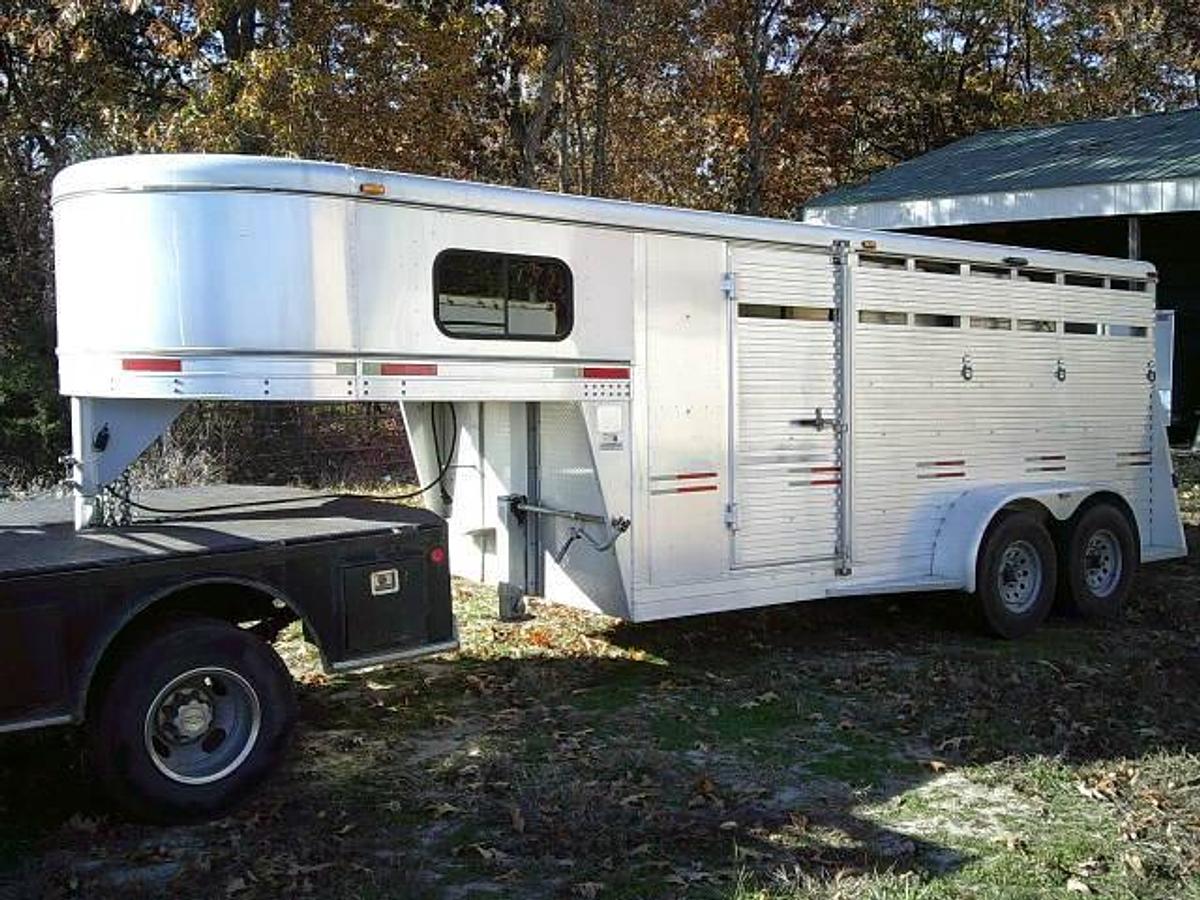 Used 1991 WW 3 Horse Slant Trailer