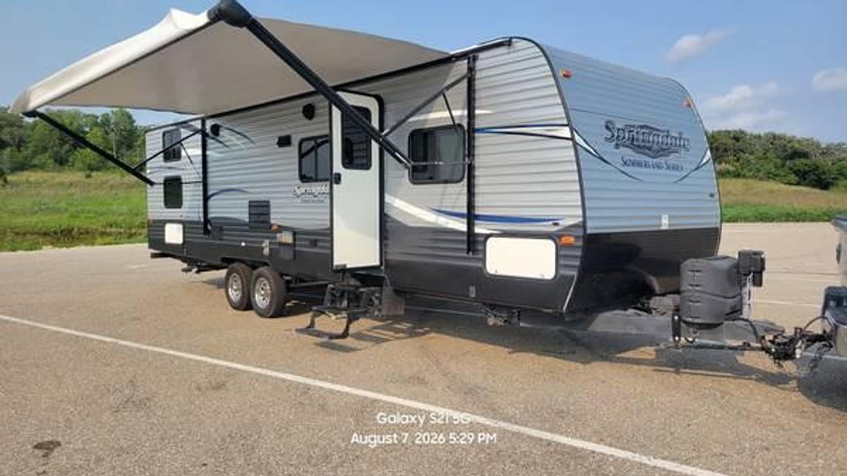 Used 2017 Keystone Springdale Summerland Series 33' Travel Trailer