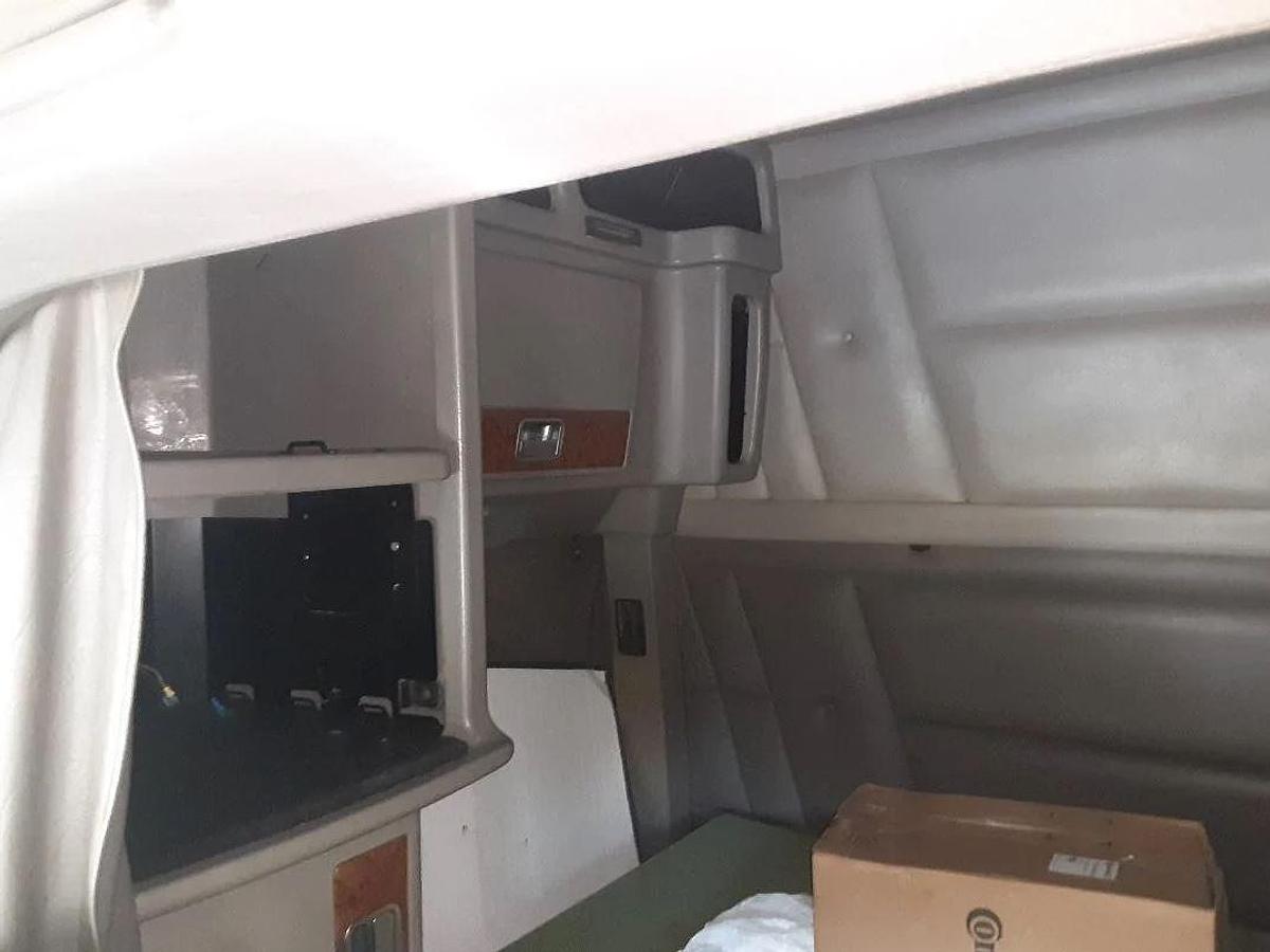 Used 2004 Peterbilt 379EXHD Sleeper Truck