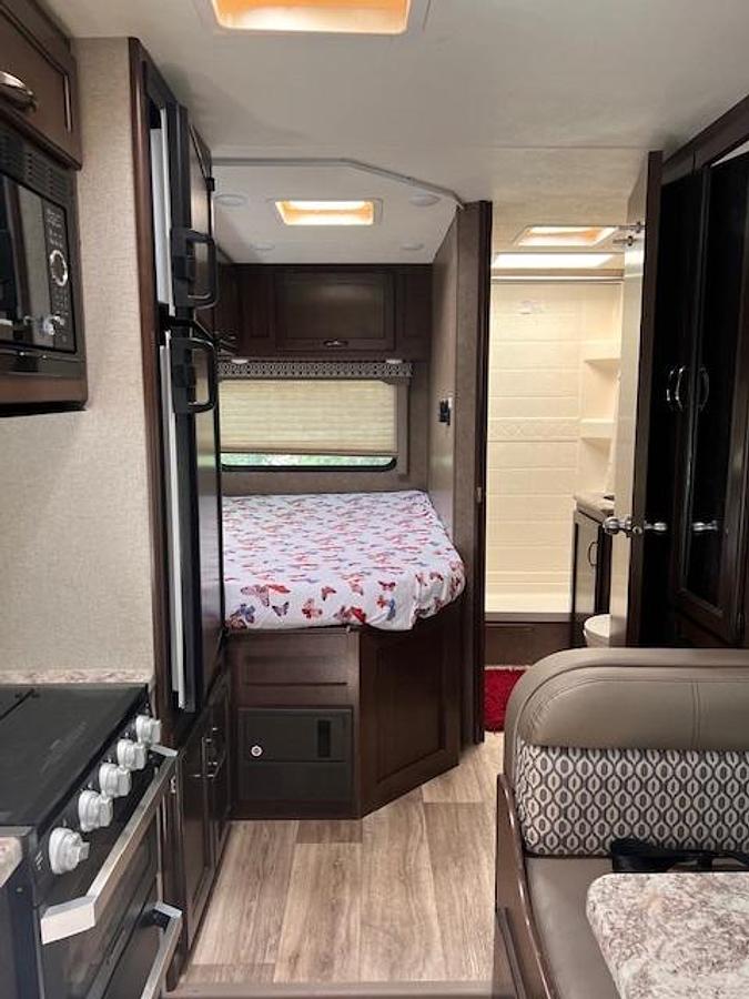 Used 2020 Thor Motor Coach Freedom Elite 22HE Class C Motorhome