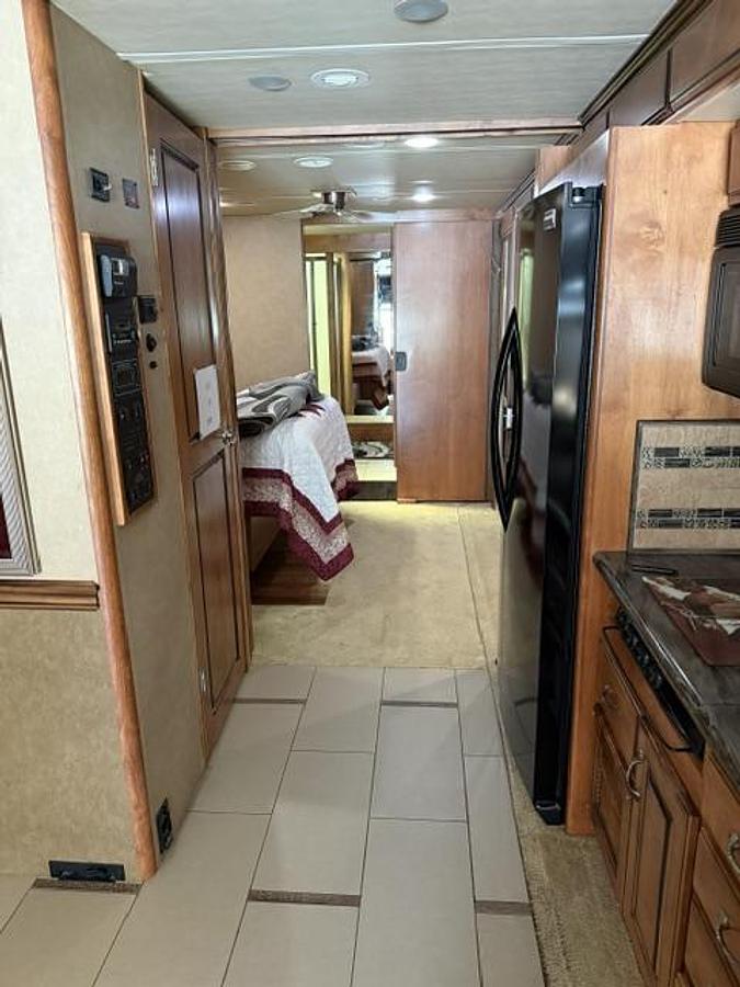 Used 2012 MONACO KNIGHT 40DT