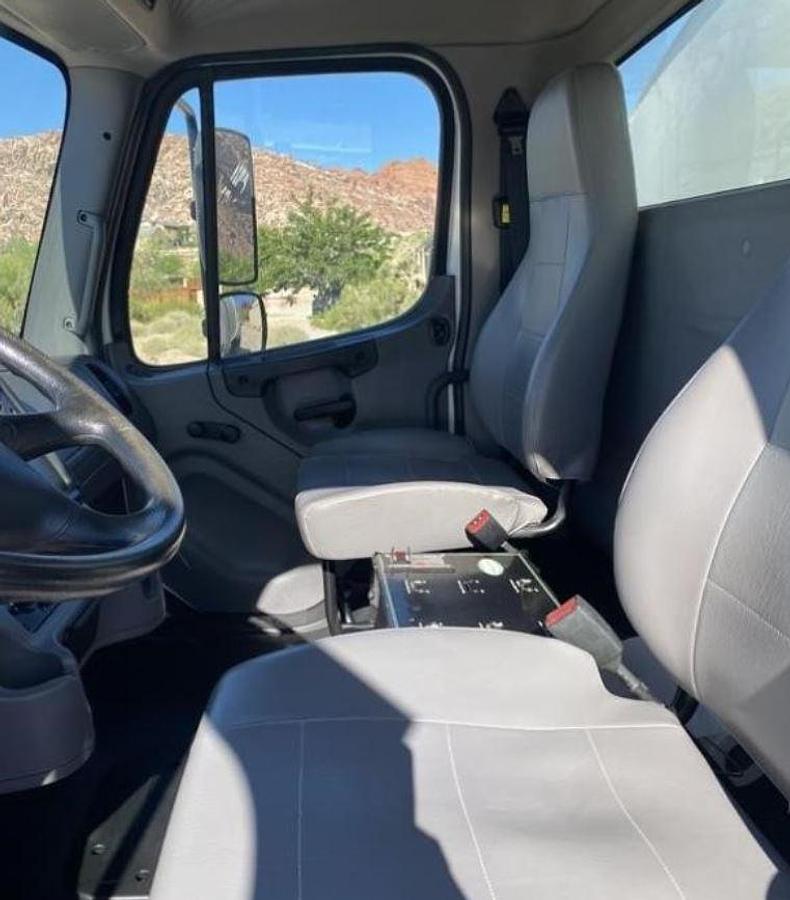 Used 2019 Freightliner Business Class M2 106
