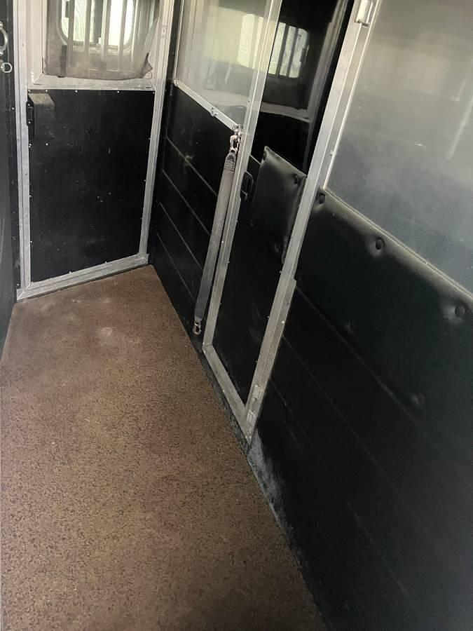 Used 2020 Logan Coach 4 Horse Living Quarters