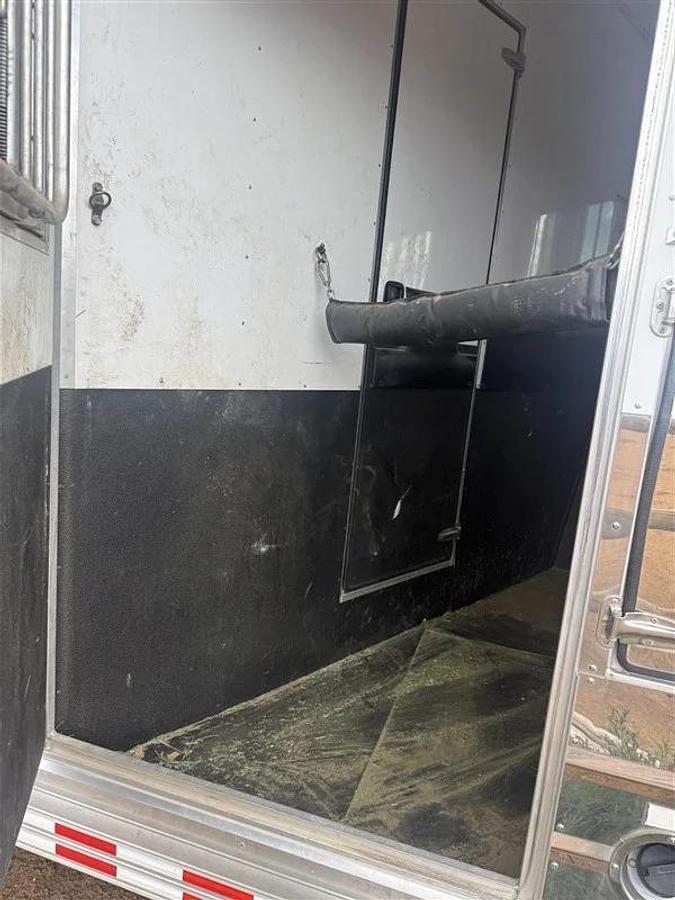 Used 2006 Sundowner 8018 3 Horse