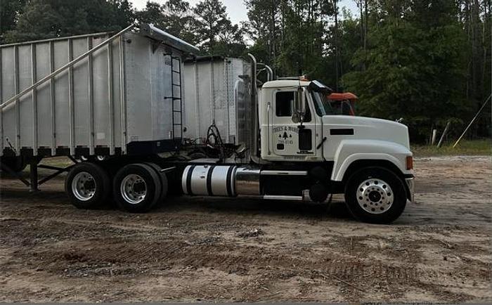 Used 2015 Mack Pinnacle CHU613