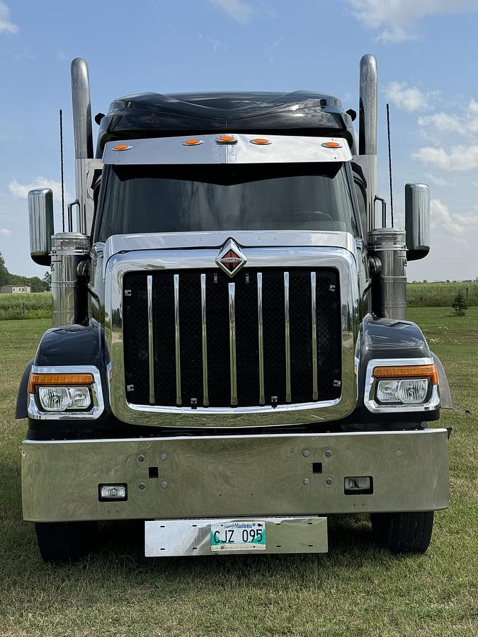 Used 2022 International HX520