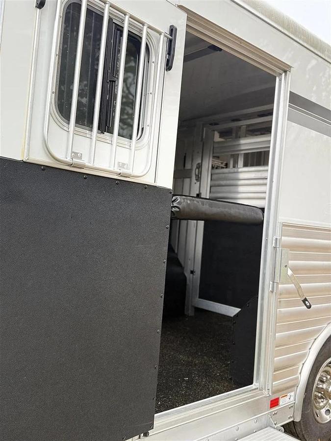 Used 2024 4 Star HTXG6H358086 9 Horse Trailer