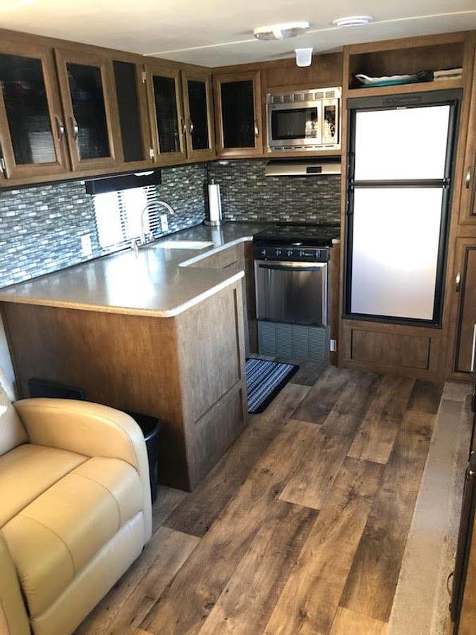 Used 2016 Forest River Wildwood T27RKSS Travel Trailer & 2016 Ford F250