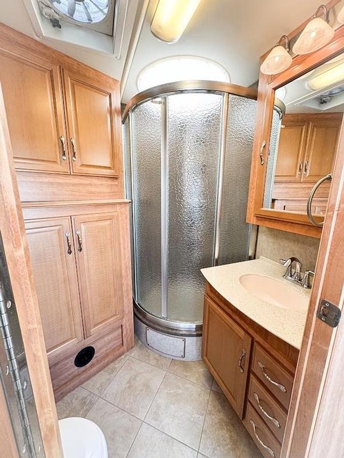 Used 2010 Fleetwood Discovery 40X