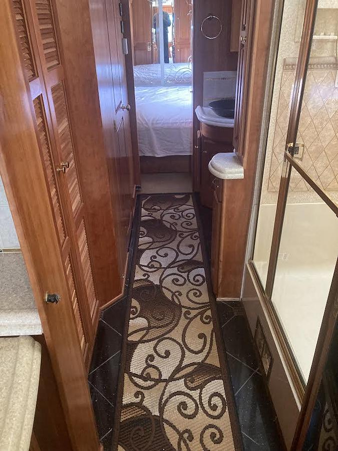 Used 2005 Monaco Signature Castle IV Class A Motorhome