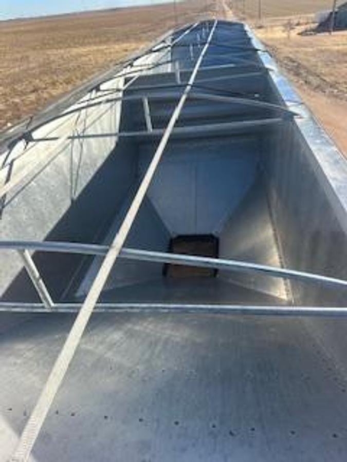 Used 2015 Wilson Hopper Grain Trailer