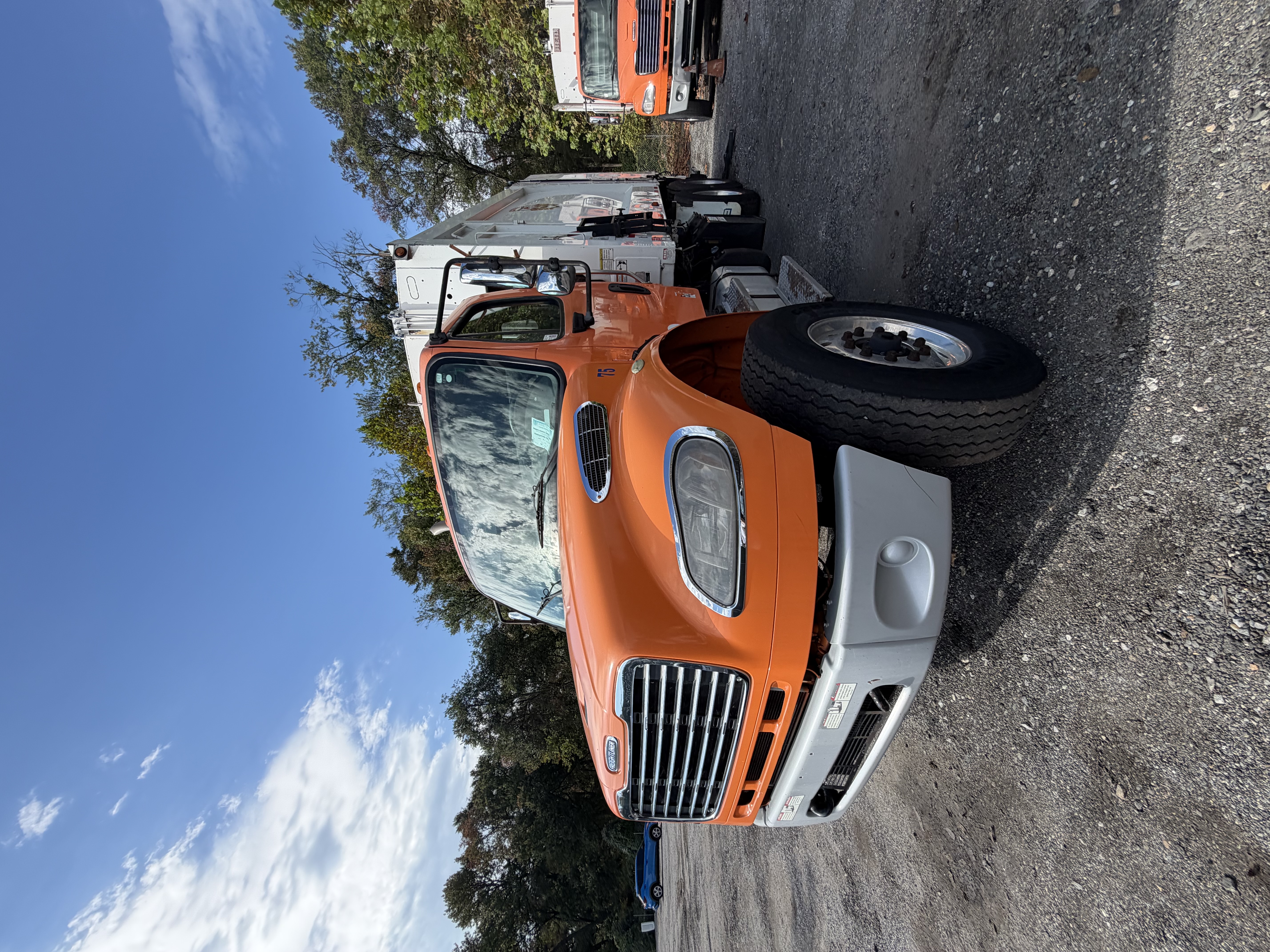 Used 2017 Freightliner 25 YD Heil