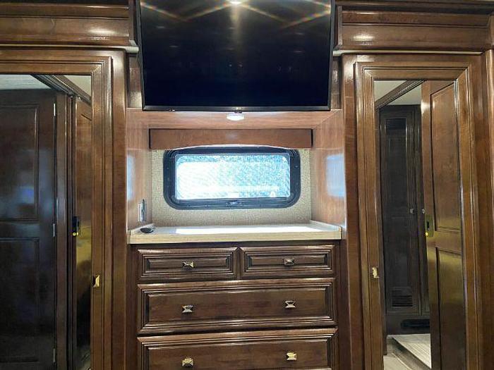 Used 2020 Fleetwood Discovery LXE 40M