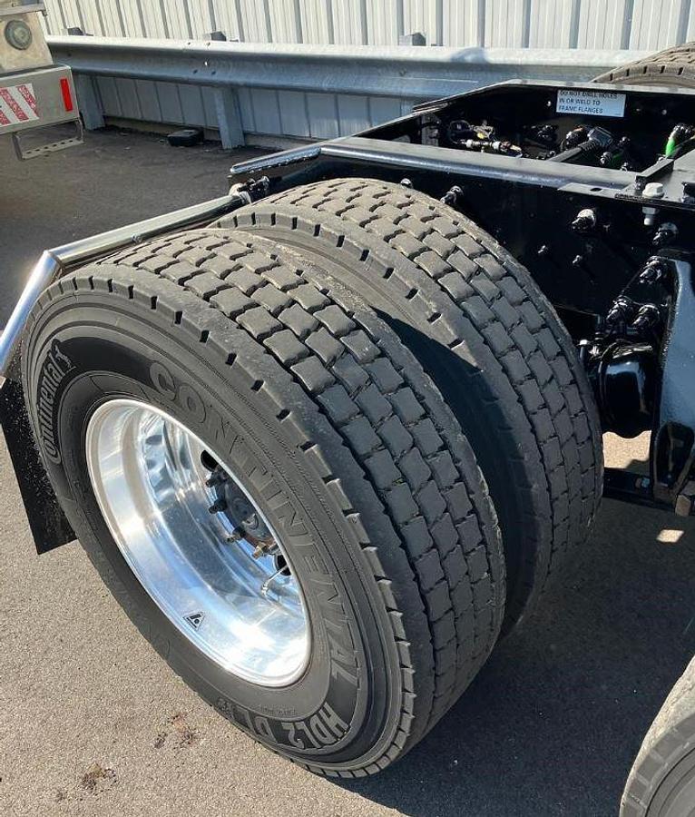 Used 2025 INTERNATIONAL LT Conventional Sleeper Semi