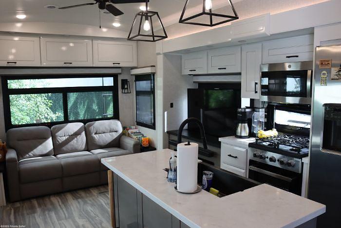 Used 2024 Jayco Pinnacle 37MDQS