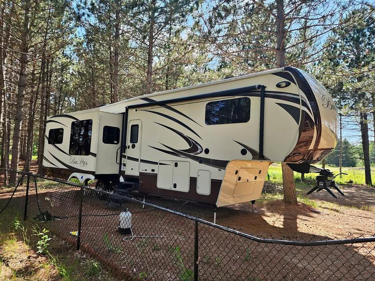 Used 2016 Evergreen Bay Hill 310RE Fifth Wheel