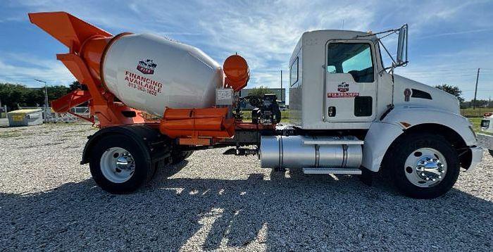 Used 2018 KENWORTH T300 Concrete Mixer Truck