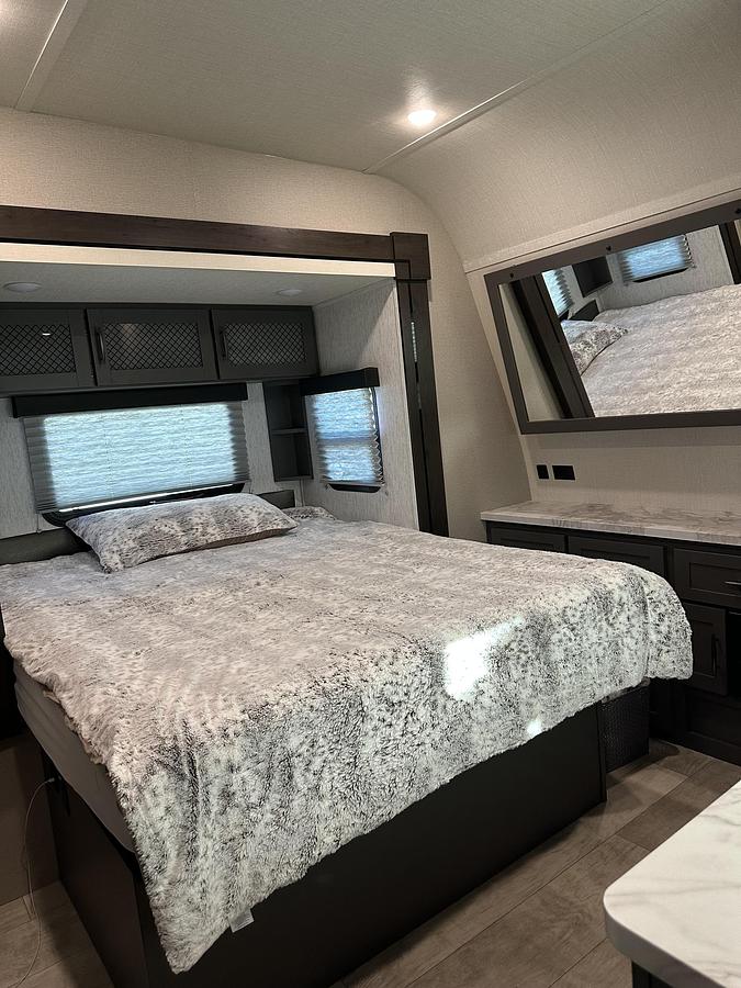 Used 2022 Grand Design Momentum 25G Toy Hauler