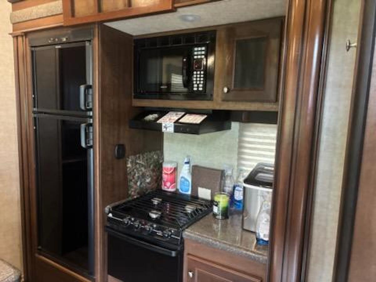 Used 2017 Keystone Impact Fusion IP386