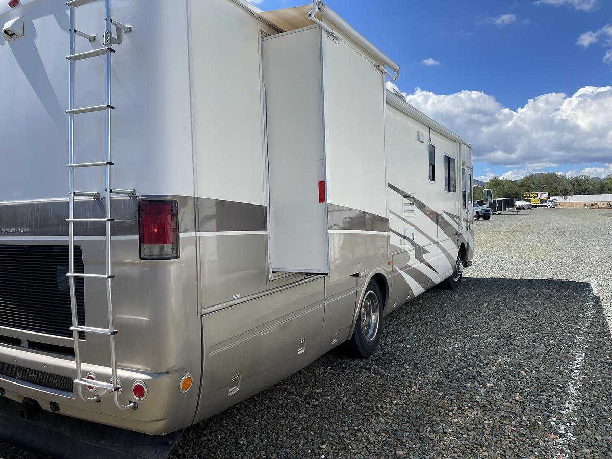 Used 2002 National Tradewinds Class A Motorhome