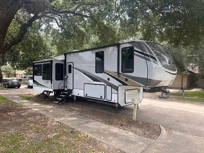 Used 2022 Alliance RV Paradigm 340RL