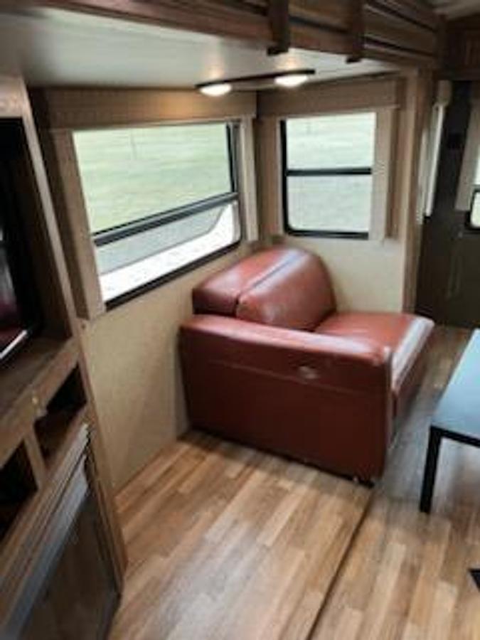 Used 2015 Keystone Laredo Travel Trailer