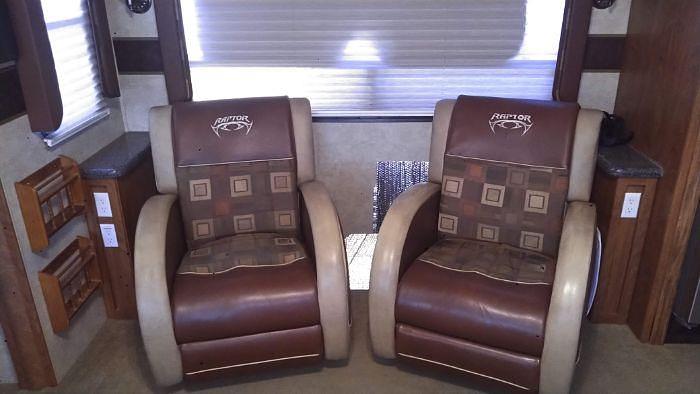 Used 2011 Keystone Raptor 400RBG