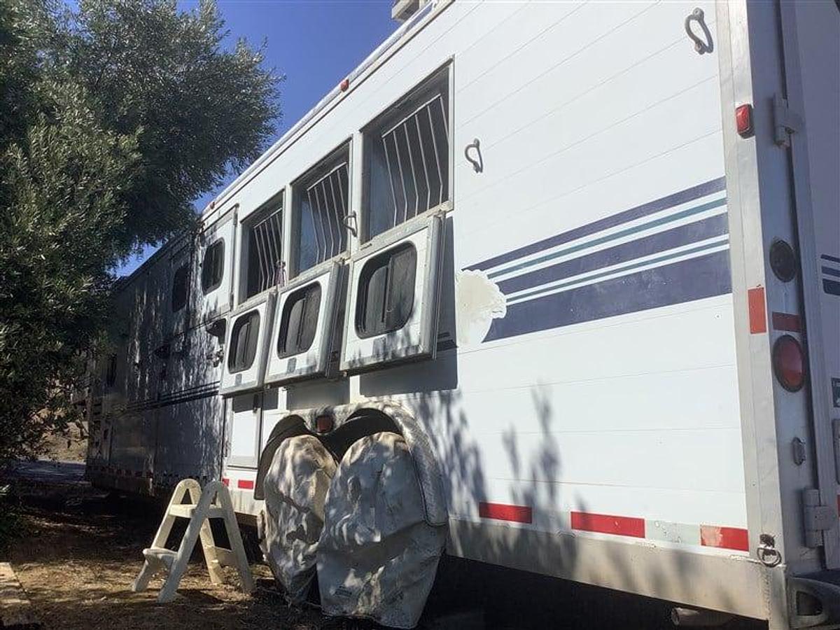 Used 1997 Jamco 3 Horse Trailer with Living Quarters