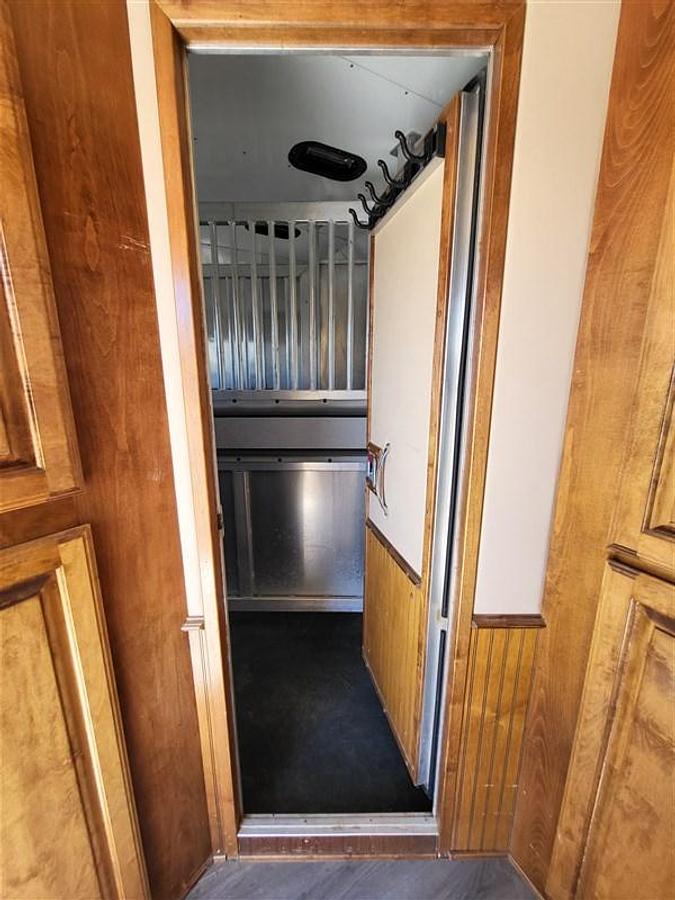 Used 2004 Sooner Horse Trailer