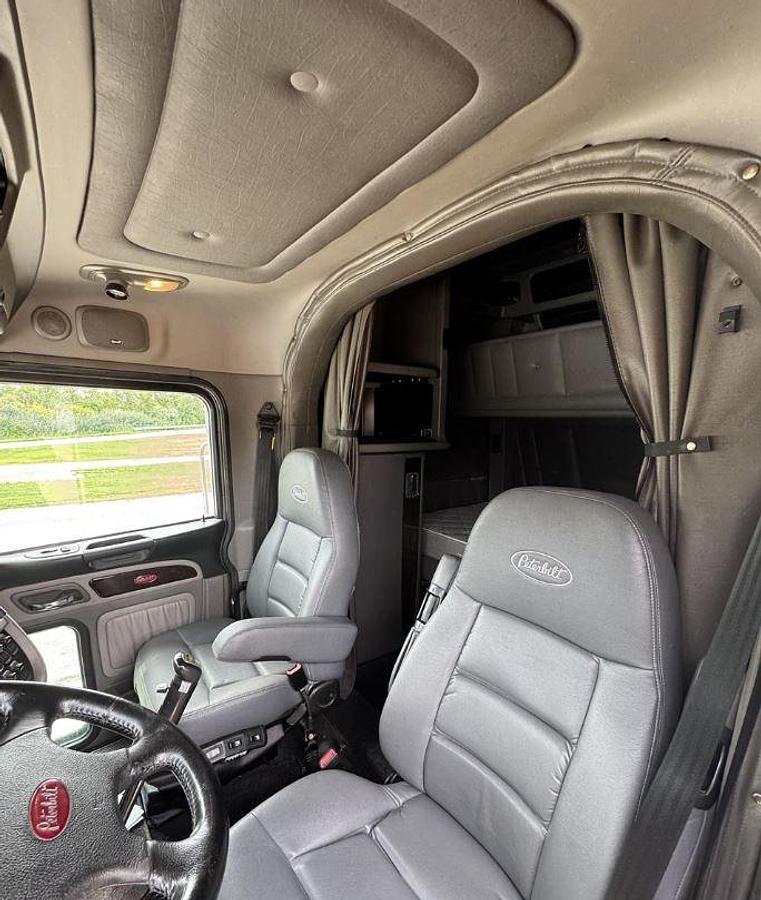 Used 2019 PETERBILT 389 Conventional Sleeper Semi