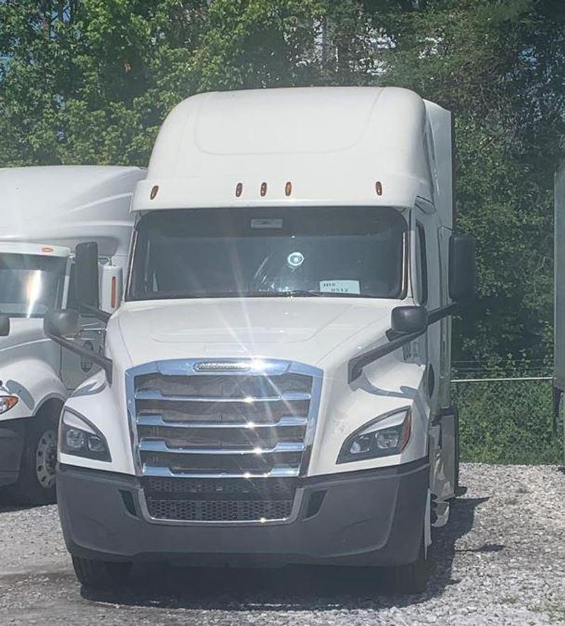 Used 2018 Freightliner CASCADIA 126