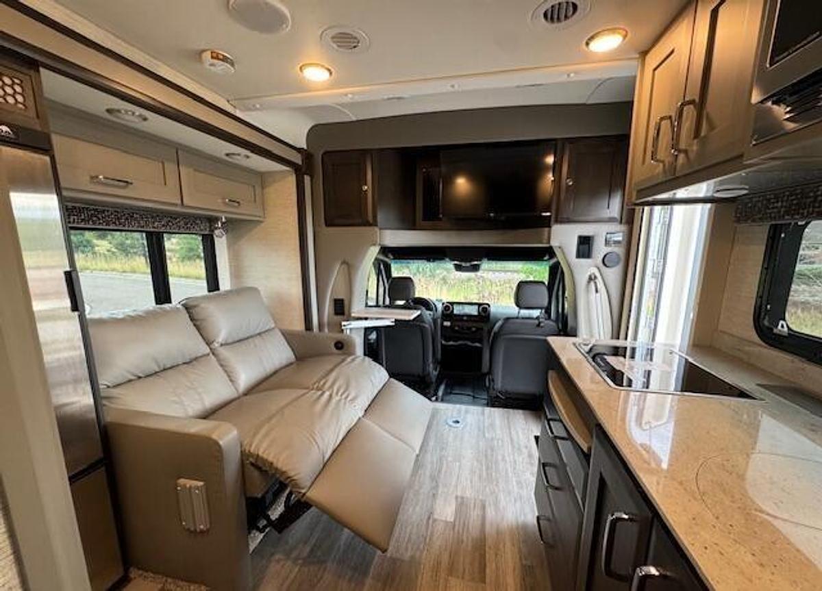 Used 2022 Tiffin Wayfarer 25TW Class C Motorhome