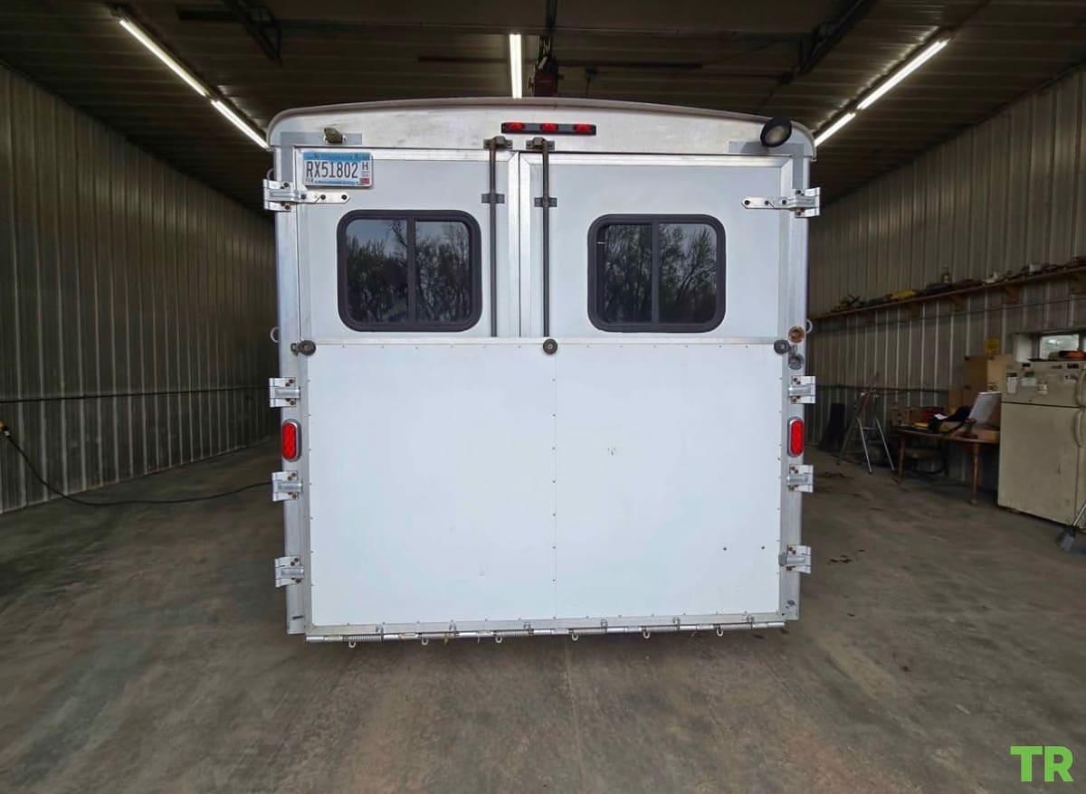 Used 2005 Stratus 4-Horse Aluminum Living Quarters Trailer